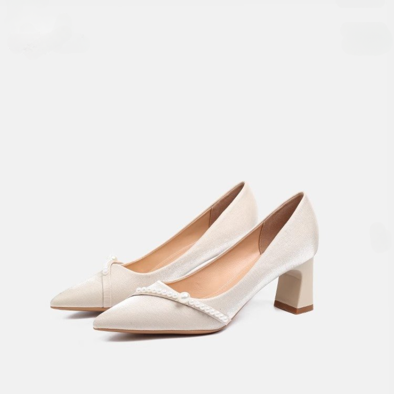 Sepatu Hak Tinggi Berujung Run - Slip Dress Satin ulasan dan harga